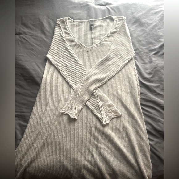 ALYA Lacey Sleeve Dress (color: cream) Bought from Francesca’s boutique store - Picture 5 of 5